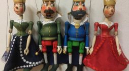 El siniestro pueblo Japonés con marionetas donde sólo vive un niño