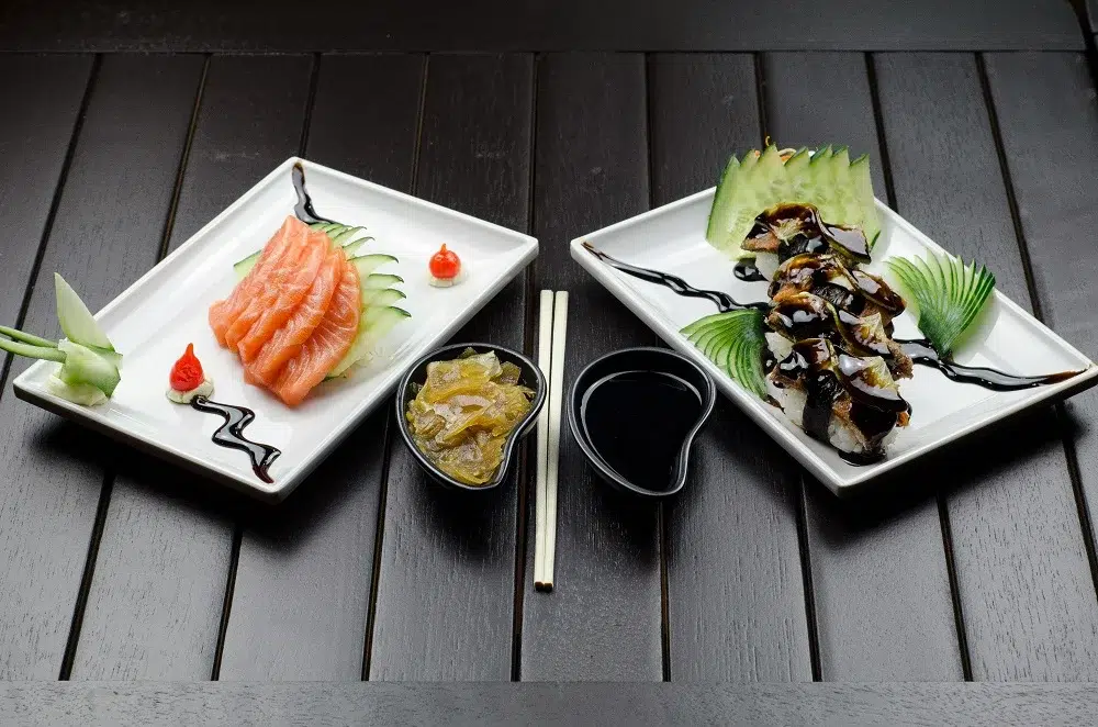 Descubre cómo la gastronomía japonesa ha evolucionado en la era moderna, fusionando tradición, tecnología e innovación.