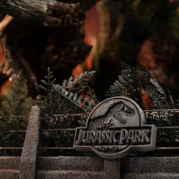 Figura Parque Jurásico Estatua 1/20 Demi Art Scale T-Rex Chase 30 cm - Imagen 5