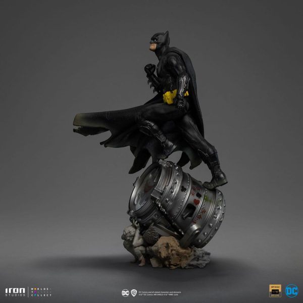 Figura de Batman de DC Comics en escala 1/10, edición Deluxe en versión exclusiva color negro - Imagen 4