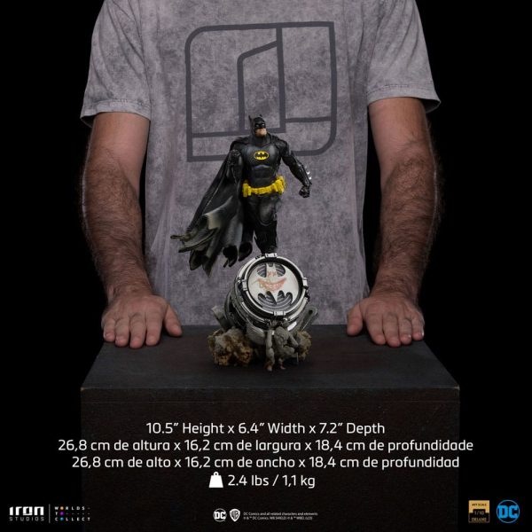 Figura de Batman de DC Comics en escala 1/10, edición Deluxe en versión exclusiva color negro - Imagen 9