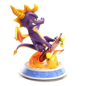 Figura de Spyro: Año del Dragón en Estatua de PVC con Skateboard de 34 cm