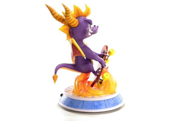 Figura de Spyro: Año del Dragón en Estatua de PVC con Skateboard de 34 cm - Imagen 2
