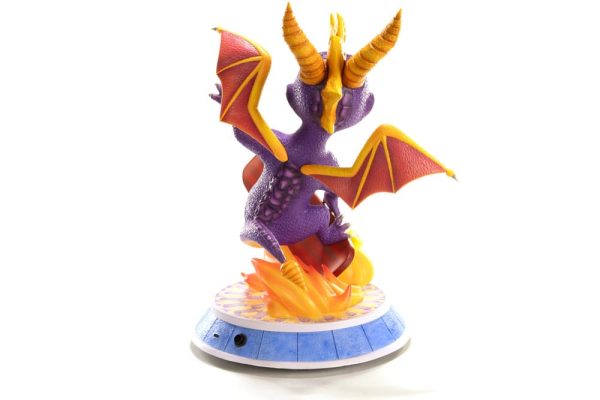 Figura de Spyro: Año del Dragón en Estatua de PVC con Skateboard de 34 cm - Imagen 3