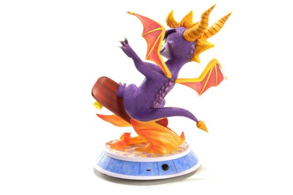 Figura de Spyro: Año del Dragón en Estatua de PVC con Skateboard de 34 cm - Imagen 4