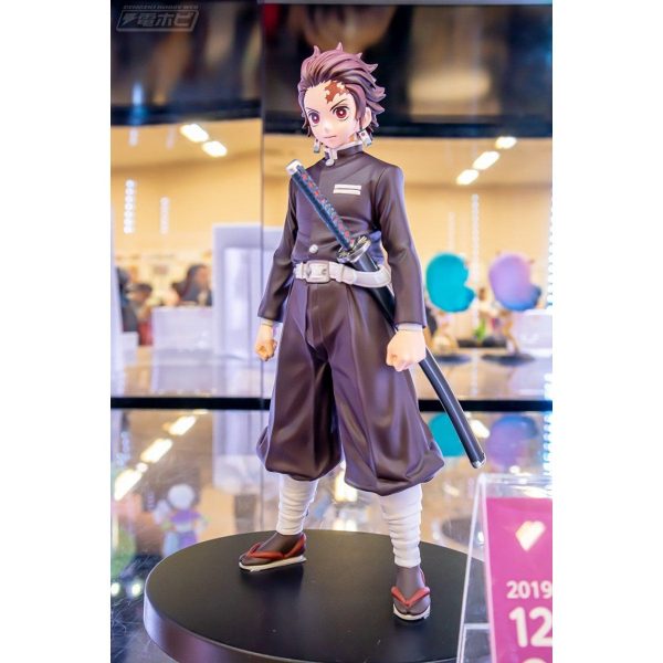 FIGURA BANPRESTO KIMETSU NO YAIBA DEMON SLAYER TANJIRO KAMADO UNIFORME - Imagen 2