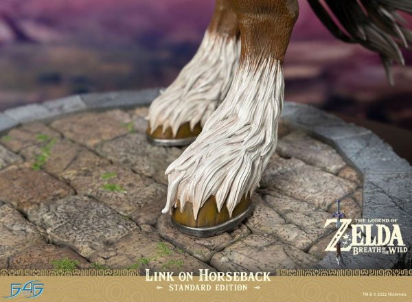 The Legend of Zelda Breath of the Wild Estatua Link on Horseback 56 cm - Imagen 16