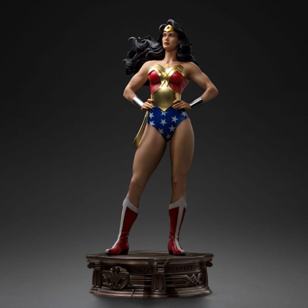 Estatua de Wonder Woman de DC Comics en escala 1/4 con base Legacy de 56 cm - Imagen 6