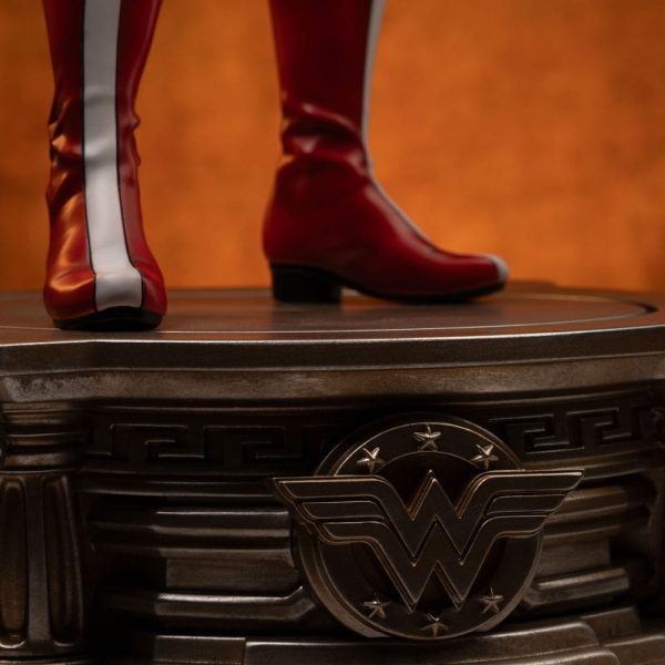 Estatua de Wonder Woman de DC Comics en escala 1/4 con base Legacy de 56 cm - Imagen 2
