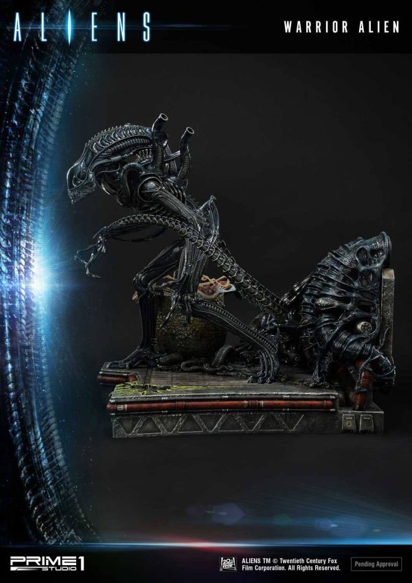 Estatua Warrior Alien Deluxe Bonus Version de la Serie Premium Masterline Aliens - 67 cm - Imagen 6