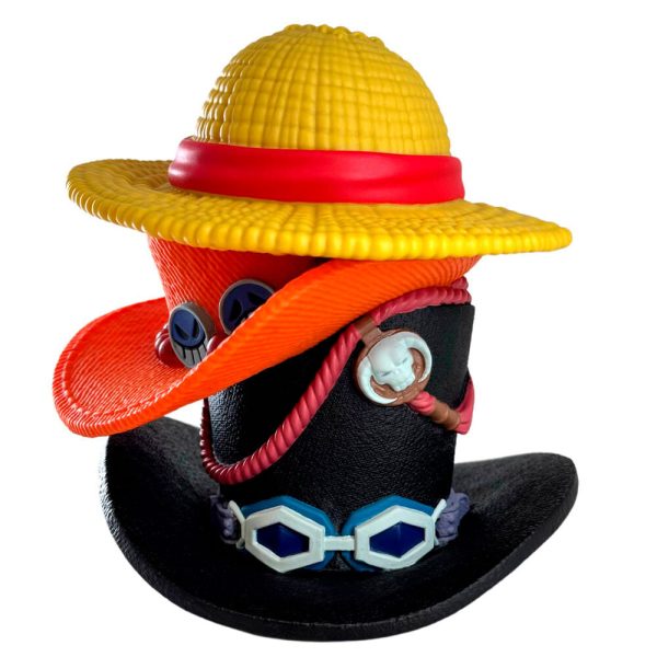 Hucha de Colección con Diseño de Sombreros Sabo, Ace y Luffy de One Piece