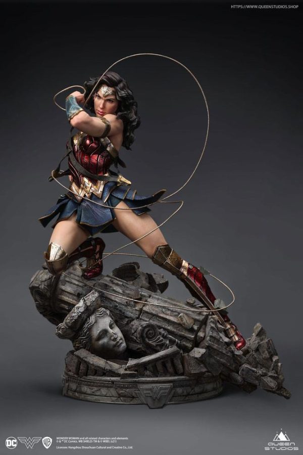 Estatua en escala 1/4 de Wonder Woman basada en los cómics