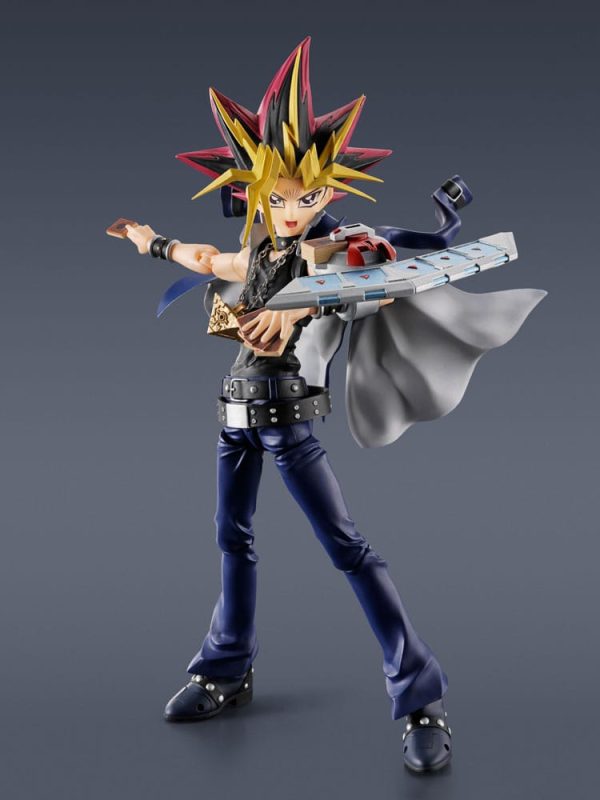 Figura de Yami Yugi de 16 cm de altura basada en el personaje de Yugi-Oh Duel Monsters, perteneciente a la línea de figuras SH Figuarts. - Imagen 4