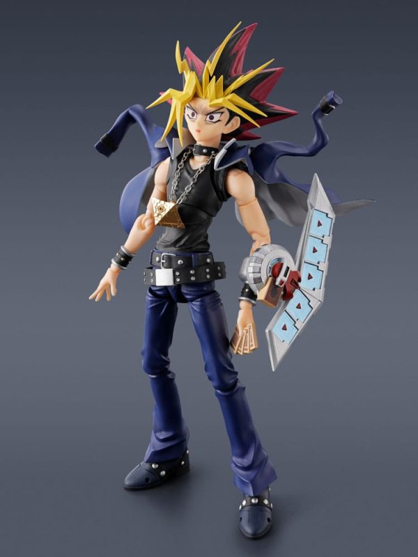 Figura de Yami Yugi de 16 cm de altura basada en el personaje de Yugi-Oh Duel Monsters, perteneciente a la línea de figuras SH Figuarts. - Imagen 3